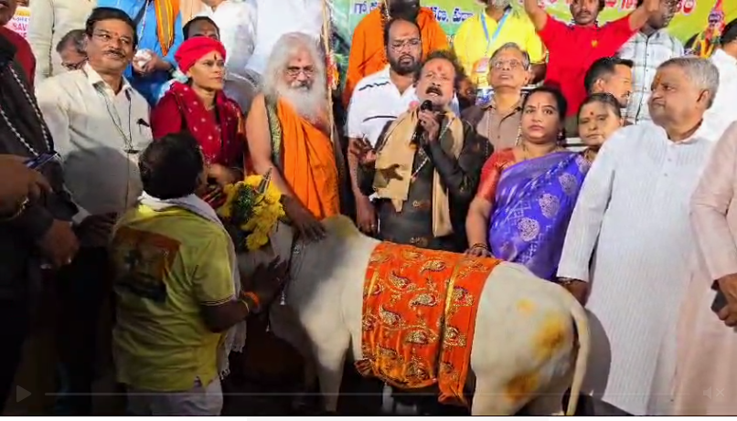 అఖిల భారతీయ గో ఫౌండేషన్ ఆధ్వర్యంలో జరిగిన గో భక్తుల ఆత్మీయ సమ్మేళనంలో, గో రక్షణ, భూ రక్షణ, పర్యావరణ రక్షణపై చైతన్యం తీసుకురావాలనే సంకల్పంతో బాలకృష్ణ గురుస్వామి 14 రాష్ట్రాల్లో పాదయాత్ర చేపట్టారు.