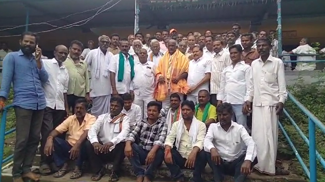 అదిలాబాద్ జిల్లా తలమడుగు మండలంలోని సాయి లింగి వృద్ధాశ్రమంలో మంగళవారం మాజీ జెడ్పిటిసి గోక గణేష్ రెడ్డి జన్మదిన వేడుకలు జరిపారు. ఆయన కేక్ కట్ చేసి వృద్ధులకు తినిపించారు.
