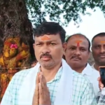 వానల్ పాడ్ గ్రామంలో చింతవృక్షం పై వెలసిన విజయ దుర్గామాత స్వయంభు, గ్రామస్థులకు ఆధ్యాత్మికంగా ప్రేరణనిస్తుంది.