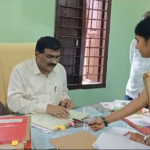 2023-24 రికార్డుల పరిశీలనలో సిబ్బంది పనితీరు పట్ల సీఈఓ ఎల్లయ్య సంతృప్తి, రికార్డులు సమగ్రంగా ఉన్నాయని ప్రశంసించారు.