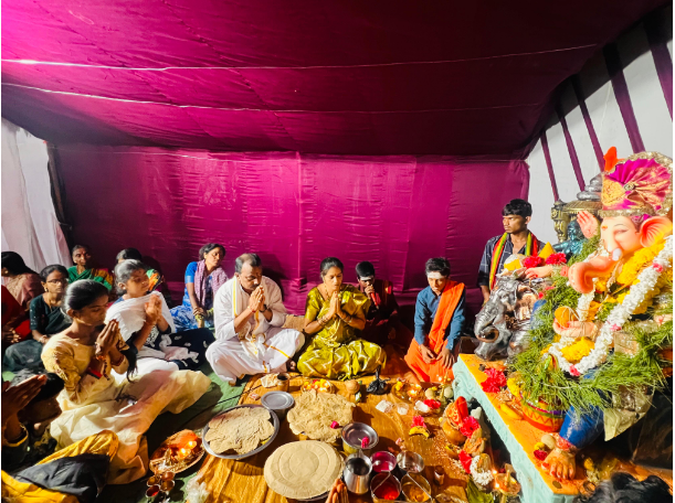 చేగుంటలో వినాయక మండపం వద్ద ఉత్సవాలు ఘనంగా నిర్వహించి, మాజీ ఎంపీపీ శ్రీనివాస్ దంపతులు ప్రత్యేక పూజలు చేసి గ్రామాభివృద్ధి కోరుకున్నారు.
