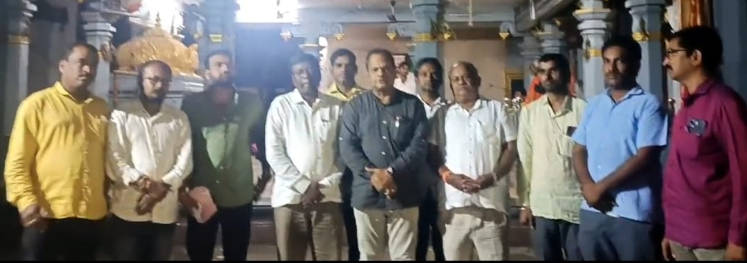 తిరుమల తిరుపతి దేవస్థానంలో లడ్డు కల్తీపై జిల్లా విశ్వహిందూ పరిషత్ నేతలు నిరసన తెలిపారు. పవన్ కళ్యాణ్‌కి మద్దతు ప్రకటిస్తూ, సరైన విచారణ జరపాలని ప్రభుత్వాన్ని కోరారు.