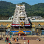 తిరుమలలో భక్తుల రద్దీ తగ్గింది ఏపీలో భారీ వర్షాల వల్ల తిరుమలలో భక్తుల రద్దీ భారీగా తగ్గింది. స్వామివారి దర్శనం 6 గంటలలో పూర్తవుతుంది. సోమవారం 63,936 మంది భక్తులు దర్శించుకొని రూ.4.55 కోట్లు హుండీ ఆదాయం.