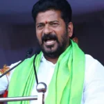 వరద ప్రభావిత ప్రాంతాల్లో పర్యటించిన తెలంగాణ సీఎం రేవంత్ రెడ్డి, కేసీఆర్ కుటుంబం వద్ద రూ. లక్ష కోట్లు ఉన్నాయని ఆరోపించి, వరద సహాయ నిధిగా రూ. 2 వేల కోట్లు ఇవ్వాలని డిమాండ్ చేశారు.