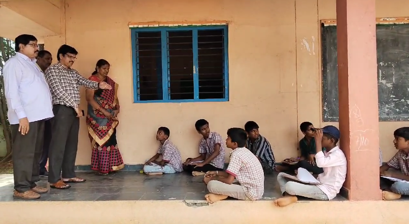 స్వచ్ఛతా హి సేవ కార్యక్రమంలో నిజాంపేట పాఠశాల విద్యార్థులు ప్లాస్టిక్ రహిత సమాజంపై నాటికలు ప్రదర్శించి, పరిశుభ్రతపై అవగాహన కల్పించారు.