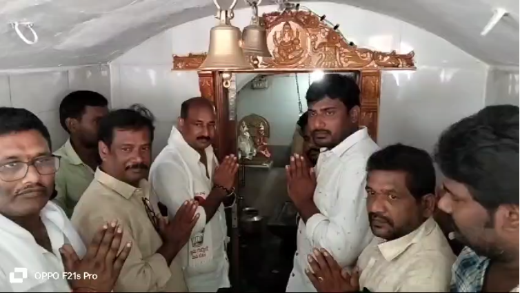 పవన్ కళ్యాణ్ దీక్షకు మద్దతుగా పాయకరావుపేటలో జనసేన దీక్షలు, తిరుమల లడ్డులపై చర్యలు కోరుతూ గెడ్డం బుజ్జి ఆధ్వర్యంలో ప్రత్యేక పూజలు.