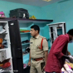 కామారెడ్డి జిల్లా గాంధారి మండలంలో ఇంట్లో దొంగతనం జరిగింది. కుటుంబ సభ్యులు వెళ్ళగా, 7 తులాల బంగారం మరియు నగదు చోరీగా వెళ్లిపోయాయి.