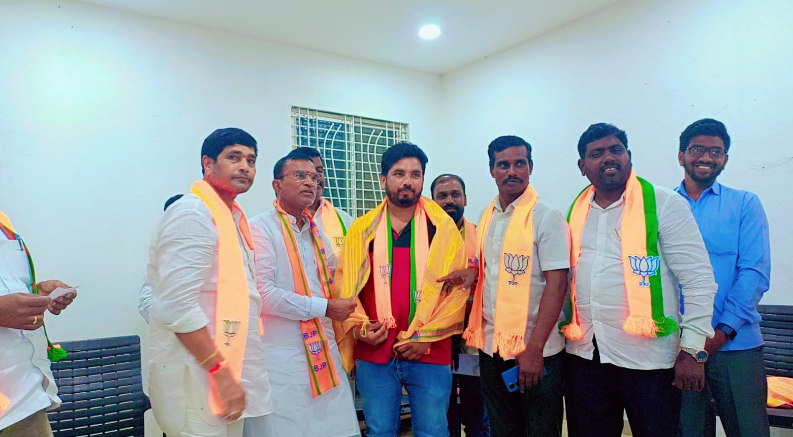 భైంసా పట్టణంలో ఎస్ ఎస్ ఫ్యాక్టరీలో సభ్యత్వ నమోదు కార్యక్రమం జరిగింది. జిల్లా అధ్యక్షుడు అంజి కుమార్ రెడ్డి ఆధ్వర్యంలో, సభ్యులు సన్మానించబడ్డారు.