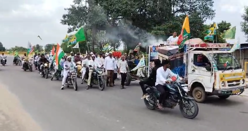 నిజాంపేటలో మిలాద్ ఉన్ నబీ పండుగ సందర్భంగా ముస్లిం సోదరులు ర్యాలీ నిర్వహించారు. పండుగను కులమతాలకు అతీతంగా జరుపుకుని, ఐక్యతకు ప్రతీకగా నిలిచారు.
