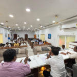 పీర్జాదిగూడ మున్సిపల్ కార్యాలయంలో మేయర్ అమర్ సింగ్ సమీక్ష సమావేశం నిర్వహించారు. వాతావరణ హెచ్చరికల నేపథ్యంలో, ప్రజలకు సేవలు అందించేందుకు అందుబాటులో ఉండాలని సూచించారు.