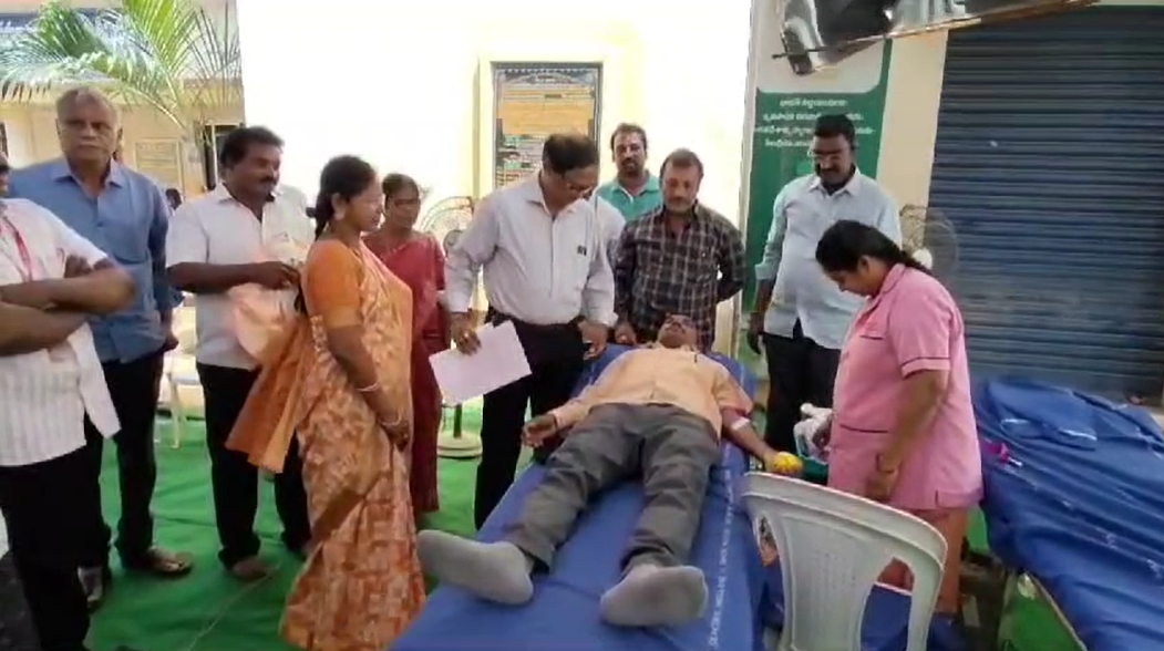 కోవూరు మండల పరిధిలోని పడుగుపాడు ప్రాథమిక వ్యవసాయ సహకార పరపతి సంఘం సొసైటీలో మహాజనసభ సమావేశం ఘనంగా నిర్వహించారు. ఈ సభకు ముఖ్య అతిథులుగా DCO గుర్రప్ప, DLCO యలమందరావు విచ్చేశారు.