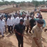 ఖమ్మం జిల్లా కూసుమంచి మండలంలో రెవిన్యూ శాఖ మంత్రి పొంగులేటి శ్రీనివాసరెడ్డి, వరద కారకమైన పరిస్థితులపై పర్యటన చేసి, పునరుద్ధరణ చర్యలను ప్రారంభించారు.