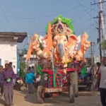 నిర్మల్ జిల్లా ఖానాపూర్‌లో వినాయక నవరాత్రి ఉత్సవాల్లో 11 రోజులపాటు ప్రత్యేక పూజలు జరుపుకొన్న గణపతులు, 17 మండపాల నుండి 17 గణపతులతో సాయంత్రం శోభాయాత్ర ప్రారంభమై గంగమ్మ ఒడిలో నిమజ్జనం అవుతున్నారు.
