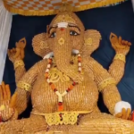 విశాఖలో 74 అడుగుల బెల్లం వినాయక విగ్రహాన్ని 20 టన్నుల బెల్లంతో ఏర్పాటు చేశారు. 21 రోజులపాటు పూజలు నిర్వహిస్తారని కమిటీ తెలిపింది.