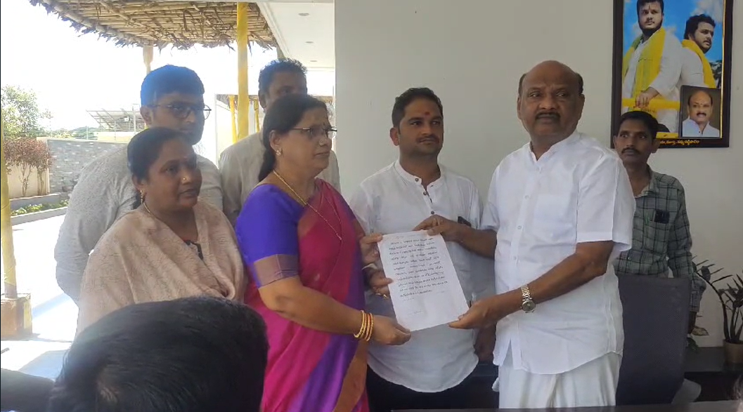 సీఎం రిలీఫ్ ఫండ్‌కు 2,72,540 రూపాయలు విరాళం: స్పీకర్ అయ్యన్నపాత్రుడి అభినందన
