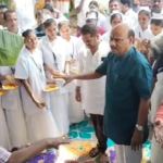 నర్సీపట్నం ఏరియా ఆసుపత్రిని స్పీకర్ అయ్యన్నపాత్రుడు, కలెక్టర్ విజయకృష్ణన్ సందర్శించారు. రోగుల పరామర్శ, అన్నా క్యాంటీన్ ప్రారంభం, పేదవారి కోసం క్యాంటిన్లు ఏర్పాటు అంశాలు చర్చించారు.