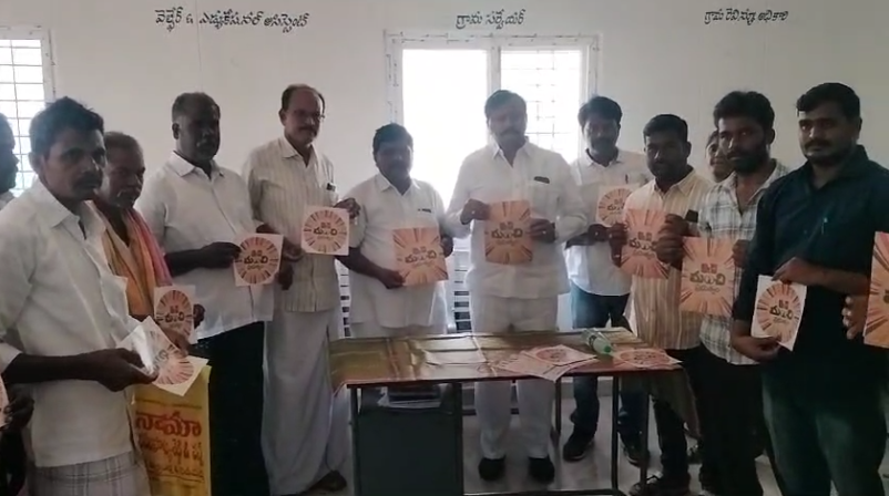 హిందూపురం ఎంపీ బీకే పార్థసారథి మాట్లాడుతూ, 100 రోజుల్లో నారా చంద్రబాబు నాయుడు ప్రభుత్వాన్ని అభివృద్ధి, సంక్షేమం వైపు నడిపించిందని తెలిపారు.