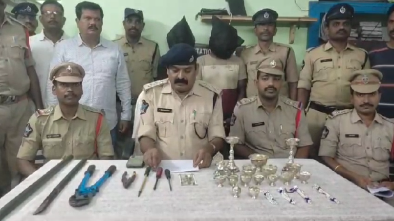 Police have arrested suspects involved in the Gotlam jewelry shop theft in the Bondapalli Mandal of Vizianagaram district.