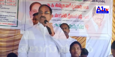 In Khammam, Agriculture Minister Tumma Nageswar Rao inaugurated a cotton purchase center, addressing farmers' challenges due to heavy rains and encouraging alternative crops. Content in Telugu: ఖమ్మం రూరల్ మండలం గుర్రాలపాడులో సీసీఐ ఆధ్వర్యంలో పత్తి కొనుగోలు కేంద్రాన్ని రాష్ట్ర వ్యవసాయ శాఖ మంత్రి తుమ్మల నాగేశ్వరరావు ప్రారంభించారు. ఈ కార్యక్రమంలో, తుమ్మల మాట్లాడుతూ అధిక వర్షాల కారణంగా పంట దిగుబడి తగ్గి రైతులు కష్టాల్లో ఉన్నారని వెల్లడించారు. రాష్ట్ర వ్యాప్తంగా 44 లక్షల ఎకరాల్లో పత్తి సాగు చేస్తున్నారని ఆయన పేర్కొన్నారు. సీసీఐ కేంద్రాలను జిల్లా అధికారులు ఎప్పటికప్పుడు పరిశీలించి, రైతులకు నష్టం జరగకుండా చూసుకోవాలని ఆయన సూచించారు. ప్రయివేటు వ్యాపారులు కూడా మద్దతు ధరకే రైతుల నుంచి పత్తి కొనుగోలు చేయాలని తుమ్మల అన్నారు. మిర్చి, పత్తికి వాతావరణ పరిస్థితులు అనుకూలం కాకుండా ఉండడం రైతులపై ప్రభావం చూపుతోందని తెలిపారు. రైతులు ఆయిల్ పామ్ సాగిస్తే మార్కెటింగ్ సమస్యలు ఉండవని, రాష్ట్రం మొత్తం ఆయిల్ పామ్ పై దృష్టి సారిస్తున్నారని మంత్రి చెప్పారు.