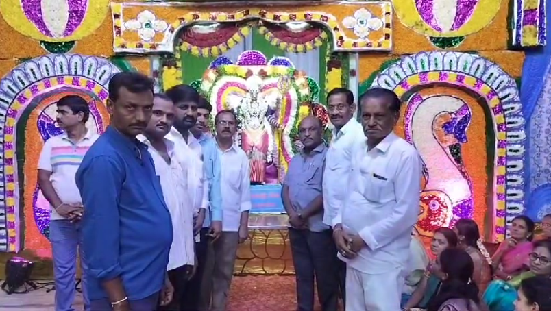 During the Dasara celebrations in Chagalamarri, devotees had the opportunity to witness the decoration of Goddess Savitri and enjoy dance performances.