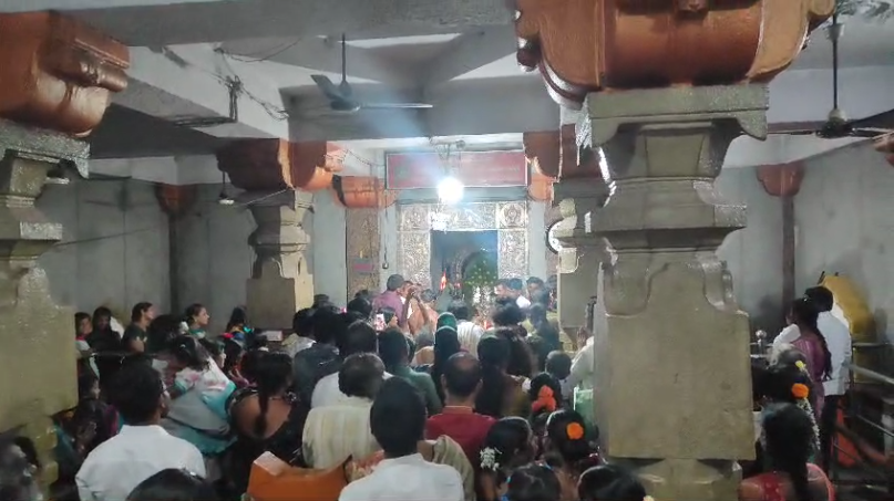 Devotees celebrated Dussehra at Beechupally Anjaneya Swamy temple with special prayers, traditional rituals, and a procession involving local villagers.