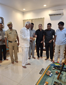 Former Deputy Chief Minister Kadiyam Srihari conducted weapon and vehicle pooja in Hanamkonda, wishing health and prosperity to the people on Dussehra.