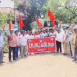 RTC workers in Aleshwaram conducted a relay hunger strike demanding the revocation of illegal suspension of conductor Nalla Srinivas. CPI ML leaders supported the workers, criticizing the management's autocratic policies and emphasizing the importance of job security.