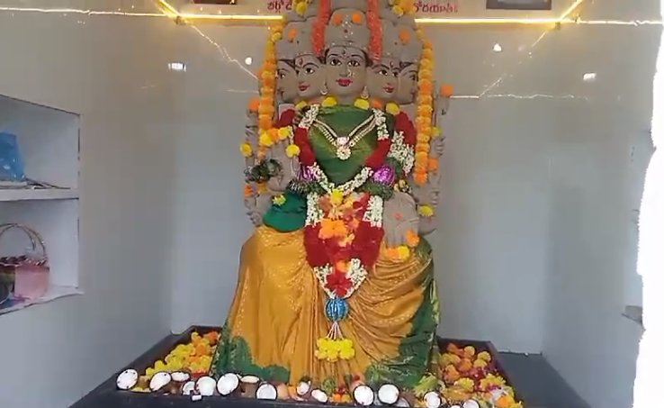 Sri Gayatri Mata's first Varnotsavam was celebrated with devotion at Gayatri Nagar's temple in Nettakal Cross, Adoni. Devotees participated with enthusiasm.