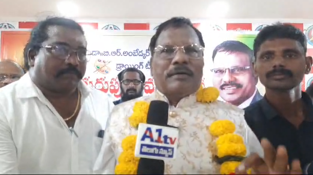 In Amalapuram, prominent artist Gidla Srinu honored retired drawing masters in a special event led by MLA Ayithabathula Anandarao. Many distinguished artists were felicitated.