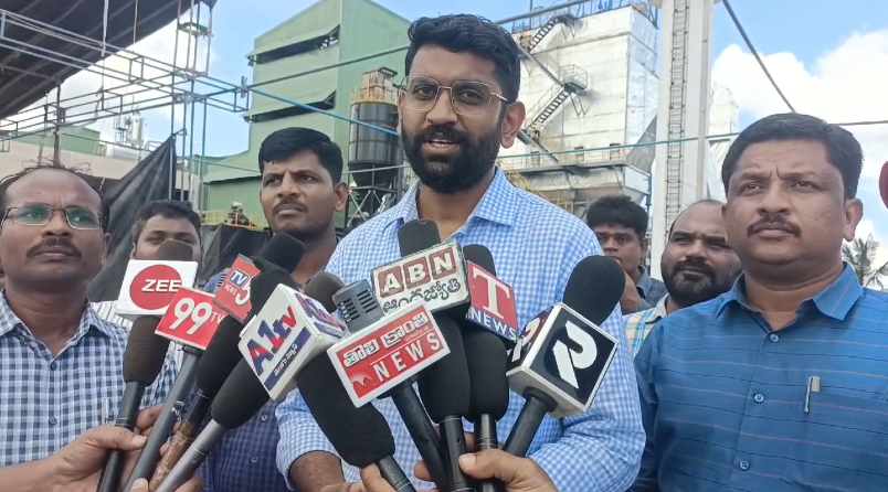 The newly constructed 2.5 Mega Watt power plant at the Palm Oil Factory in Ashwaraopeta will be inaugurated on October 12. The District Collector emphasized the importance of the plant for agricultural welfare.