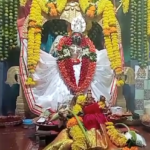 సరస్వతీ దేవి అవతారంలో కనక దుర్గమ్మ దర్శనం On the seventh day of Devi Navaratri, Kanaka Durga Devi appeared in the form of Goddess Saraswati, attracting students and devotees for special prayers and rituals.