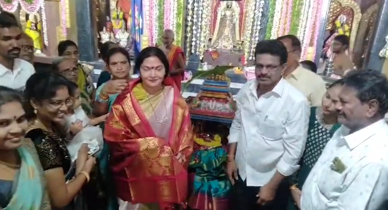 The Sharannavaratri festivities began at Sri Vasavi Kanyaka Parameshwari Temple in Kovvuru, with MLA Prasanthi Reddy offering special prayers alongside local leaders.