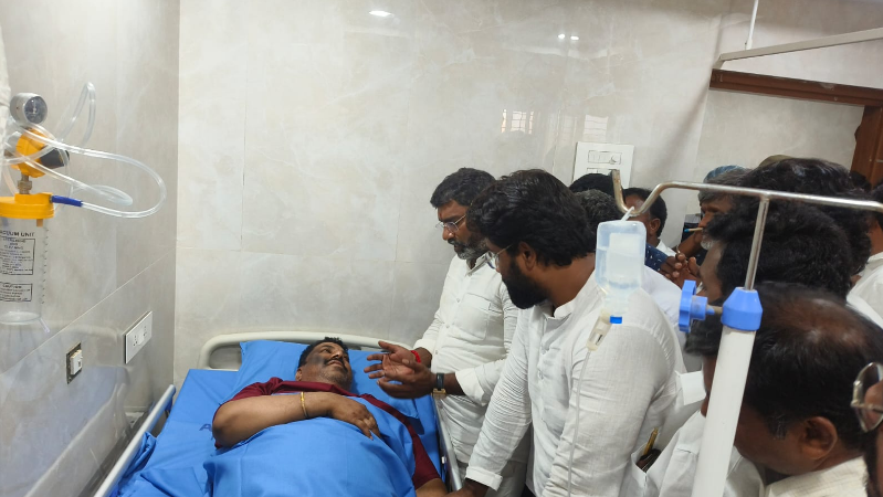 During his visit to Allampur, MP Mallu Ravi, along with former MLA Sampath Kumar, provided initial treatment to Tirupathiah at the government hospital.