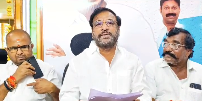 A war of words erupts between Jammalamadugu MLA Adinarayana Reddy and MLC Ram Subbareddy. Ram Subbareddy accuses Adinarayana Reddy of neglecting promises and challenges his political stance.