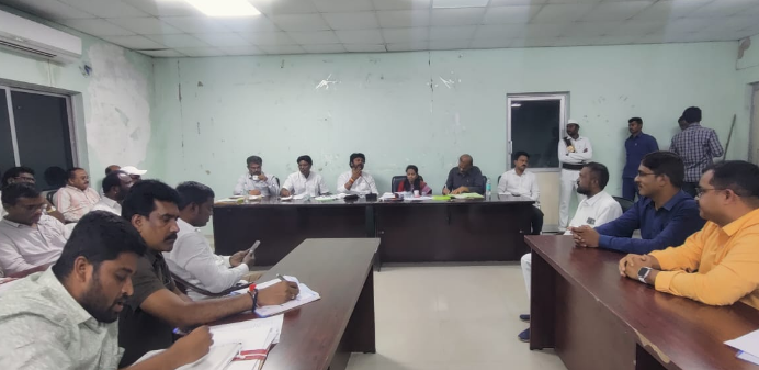 Ramagundam MLA M.S. Raj Thakur emphasized the need for government organizations to address development and welfare programs in affected areas during a review meeting at the municipal office.