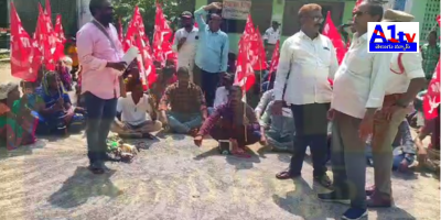 Seethampeta villagers from the ST community, led by CPI(M) leaders, staged a protest demanding government land titles for their community.