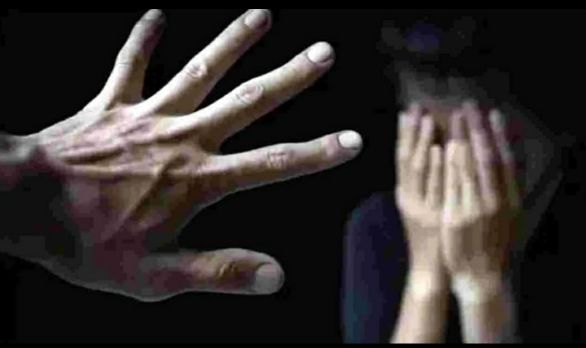A shocking incident of sexual assault involving two girls who escaped from a rehabilitation center has come to light in Saidabad. The police have arrested five suspects.