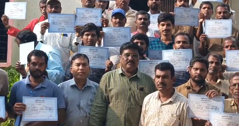 A four-day training program for rural water assistants was held to equip them with skills to address water issues promptly in villages, culminating in certificate distribution.