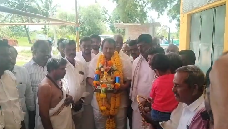 BC Welfare Minister Sabithamma's husband Venkateswara Rao participated in the grand Renuka Ellamma pooja at Roddum Mandal, with committee members and devotees.