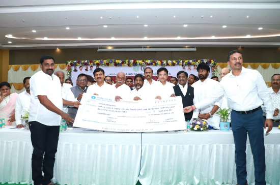 In a grand ceremony, Telangana Deputy CM Mallu Bhatti Vikramarka, IT Minister Sridhar Babu, CMD Balram Nayak, and MLA Dr. Vivek Venkataswamy distributed ₹796 crore bonus to Singareni employees and outsourcing workers.