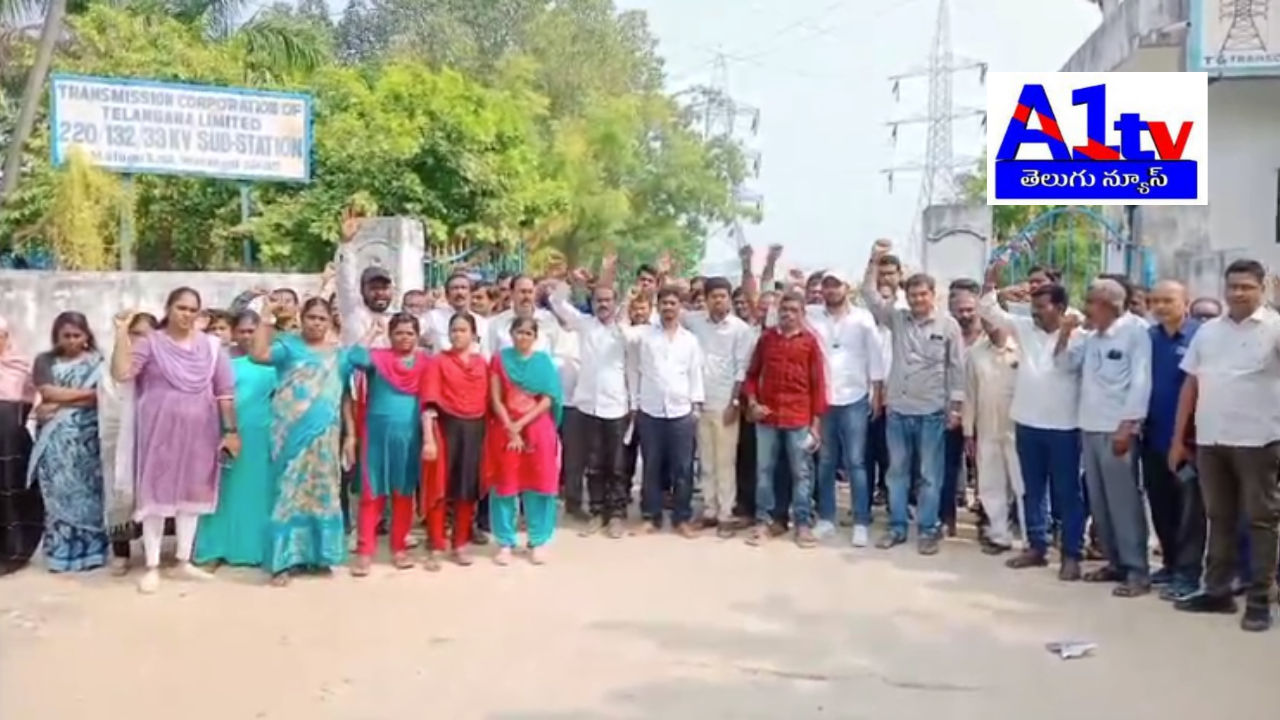 KVCA JAC protested demanding action against officials responsible for the Narsampet 132 kV mishap that left a Grade-1 worker critically injured.