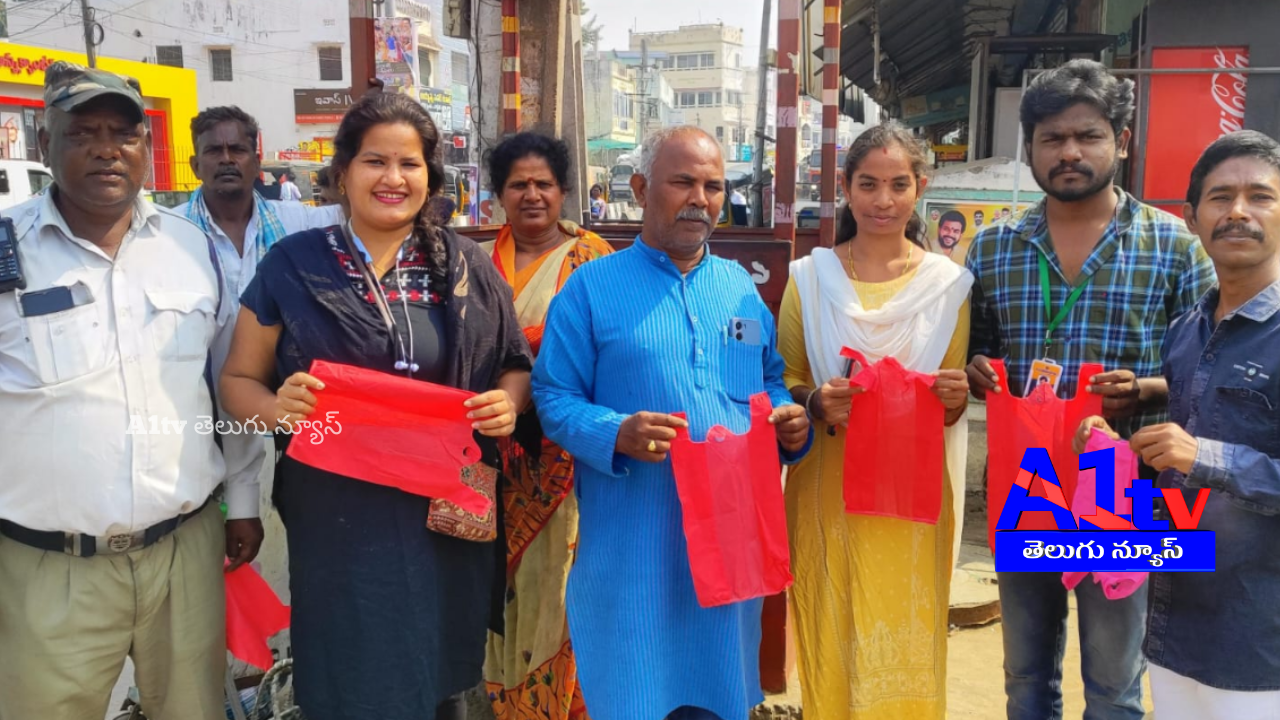 The program urged the use of jute bags as an alternative to plastic, stressing its role in environmental protection.