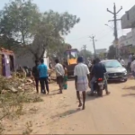 TDP and YSRCP leaders clash over encroachment removal in Vidavalur. Locals demand district officials to investigate alleged irregularities.