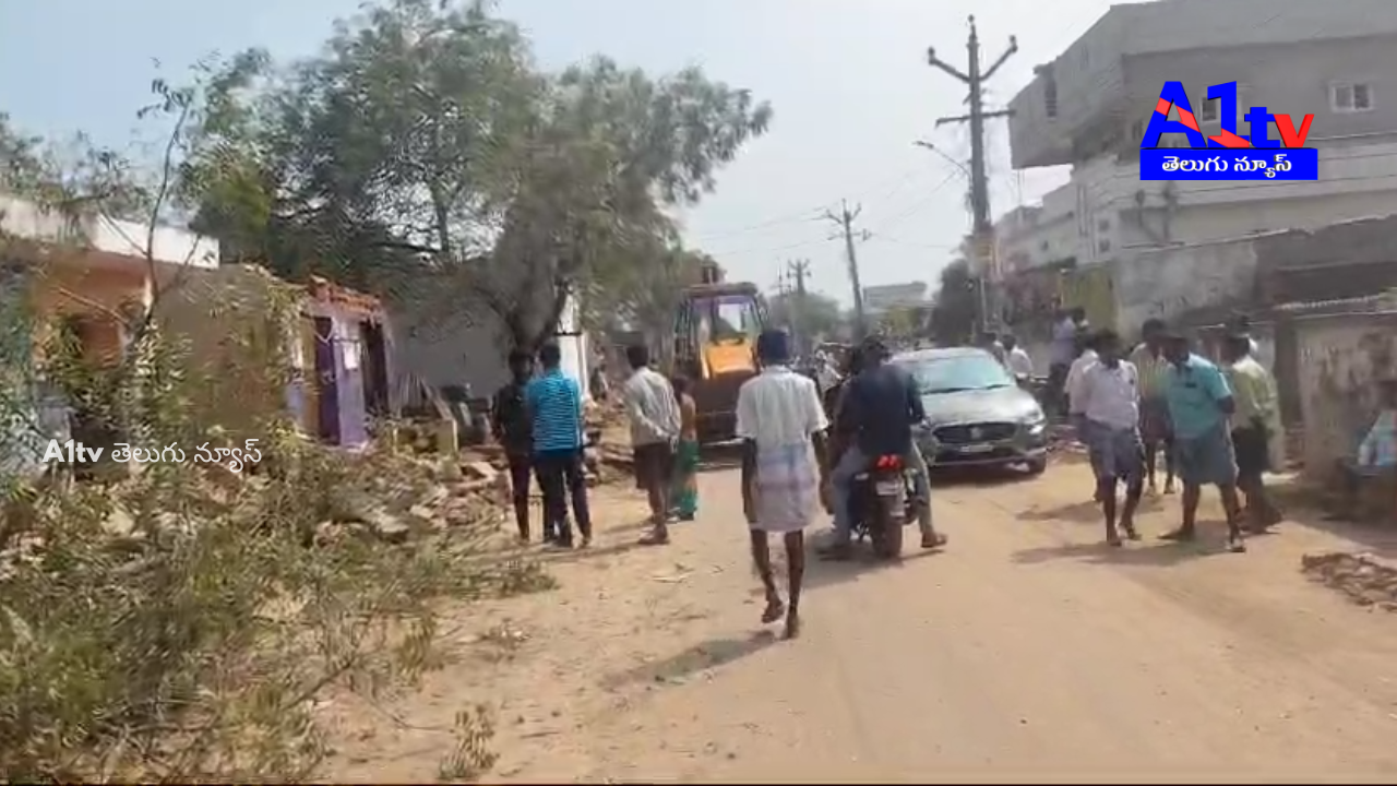 TDP and YSRCP leaders clash over encroachment removal in Vidavalur. Locals demand district officials to investigate alleged irregularities.
