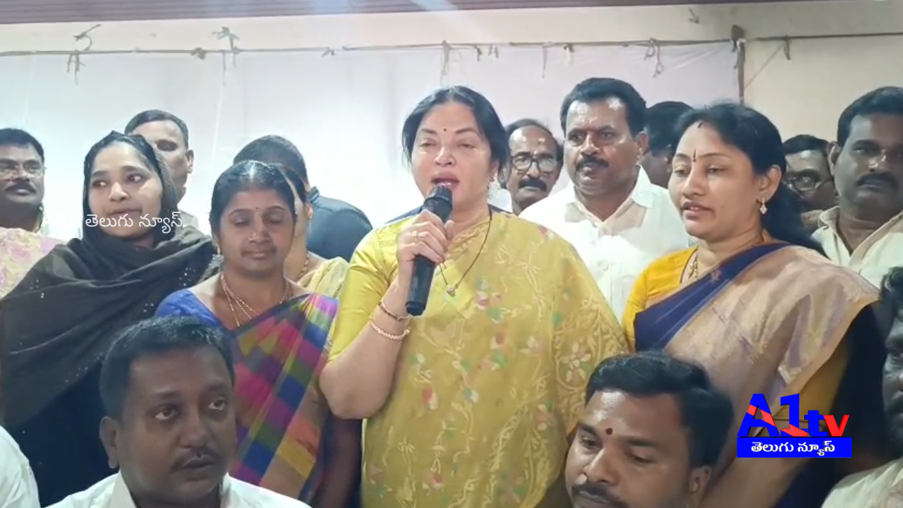 MLA Vemireddy Prashanthi Reddy discussed road margin vendors' issues in Kovvur and suggested solutions.