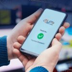 ఉచితంగా సాగుతున్న యూపీఐ సేవలకు త్వరలోనే గీతలు పడే అవకాశముంది.₹3వేలు దాటిన యూపీఐ లావాదేవీలపై ఛార్జీలు విధించే విషయాన్ని కేంద్ర ప్రభుత్వం ప్రస్తుతం పరిశీలిస్తోంది.నగదు రహిత లావాదేవీలను ప్రోత్సహించేందుకు ఇప్పటి వరకు యూపీఐ సేవలను ఉచితంగా అందిస్తూ వచ్చిన ప్రభుత్వం,ఇప్పుడు బ్యాంకులకు భారం తగ్గించేందుకు ఓ కీలక ప్రతిపాదనపై చర్చిస్తోంది.₹3,000 దాటిన యూపీఐ ట్రాన్సాక్షన్‌కి స్వల్ప ఛార్జీ ఉండవచ్చు. చిన్న మొత్తాలపై ఛార్జీలు ఉండవు.ఈ ప్రతిపాదన అమలైతే, వినియోగదారులపై భారం పెరగడం ఖాయం.కాగా, దీనిపై ఇంకా ప్రభుత్వ స్థాయిలో చర్చలు కొనసాగుతున్నాయి.వాణిజ్య, బ్యాంకింగ్ రంగాల ప్రతినిధుల అభిప్రాయాల అనంతరం తుది నిర్ణయం తీసుకునే అవకాశం ఉంది.చిన్నమొత్తాల చెల్లింపులకు ప్రస్తుతంలా ఉచితమేనన్నా,వెయ్యుల్లో ట్రాన్సాక్షన్లు చేసే వినియోగదారులకు ఇది కీలక పరిణామంగా మారే అవకాశం ఉంది.మార్పులపై మరింత స్పష్టత కోసం కేంద్ర ప్రకటన కోసం వేచి చూడాలి.