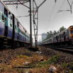 హర్యానాలోని ఫరీదాబాద్‌లో హృదయ విదారకమైన సంఘటన చోటుచేసుకుంది. ఓ తండ్రి తన నలుగురు కొడుకులతో కలిసి రైలు కిందపడి ఆత్మహత్య చేసుకున్నాడు. కుటుంబ కలహాలే ఈ ఘోరానికి దారితీసినట్లు తెలుస్తోంది. ఈరోజు ఉదయం ఫరీదాబాద్ రైల్వే స్టేషన్ సమీపంలో ఐదు మృతదేహాలు కనుగొనబడ్డాయి. ప్రాథమిక విచారణలో మృతులు బీహార్‌కు చెందిన దినసరి కూలీ మనోజ్ కుమార్ (35) మరియు అతని నలుగురు కొడుకులుగా గుర్తించారు. మనోజ్ కుమార్‌కు తన భార్యతో తరచుగా గొడవలు జరుగుతున్నాయని స్థానికులు చెబుతున్నారు. నిన్న రాత్రి మనోజ్ కుమార్ తన భార్యతో తీవ్రంగా గొడవపడినట్లు సమాచారం. ఈరోజు ఉదయం అతను తన నలుగురు పిల్లలను తీసుకుని ఇంటి నుంచి బయలుదేరాడు. ఆత్మహత్యకు ముందు, మనోజ్ కుమార్ తన పిల్లలకు చిప్స్, కూల్ డ్రింక్స్ కొనిచ్చినట్లు ప్రత్యక్ష సాక్షులు తెలిపారు. ఆ తరువాత వారందరూ రైలు కిందపడి ప్రాణాలు తీసుకున్నారు. ఈ ఘటన స్థానికంగా తీవ్ర విషాదాన్ని నింపింది. కుటుంబ సమస్యలు ఎంతటి దారుణమైన పరిణామాలకు దారితీస్తాయో ఈ సంఘటన మరోసారి గుర్తుచేస్తోంది.