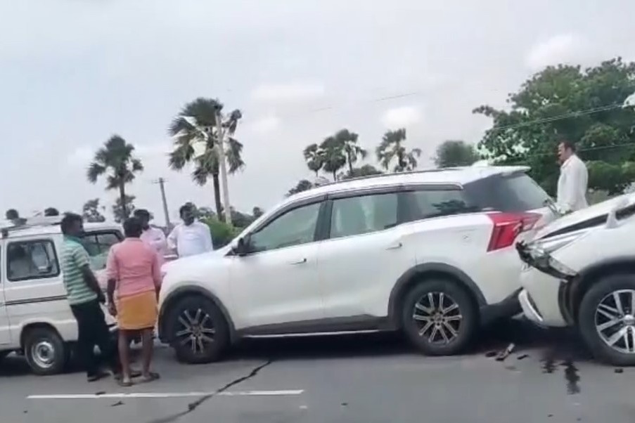 చౌటుప్పల్ వద్ద మూడు కార్లు ఢీ