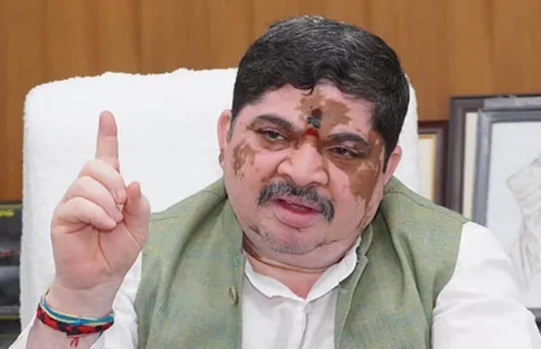 Ponnam Prabhakar reviewing vehicle checks in Telangana