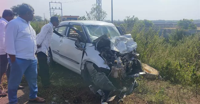 karnataka car accident four telangana people died